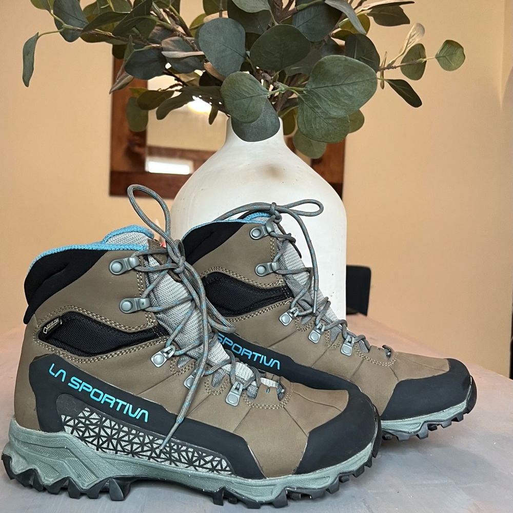 La Sportiva Nucleo High II GTX Hiking Boots - Women's